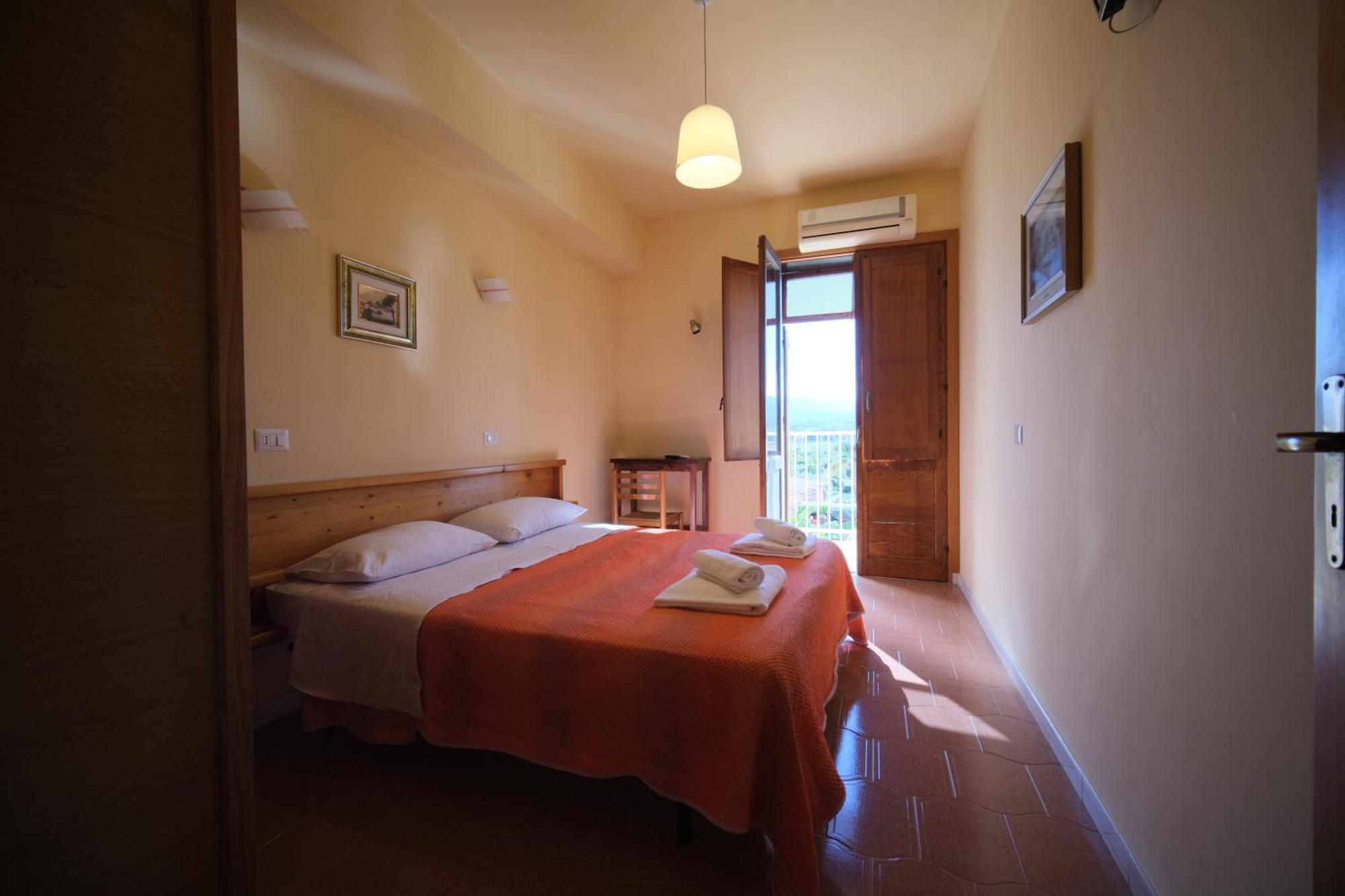 Hotel-Pensione 4 Stagioni Falcone Exterior foto